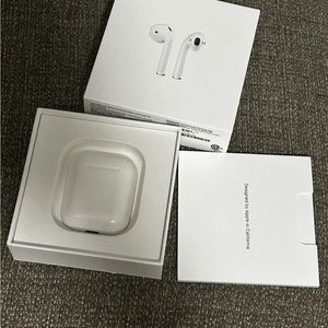Apple AirPods 1st Gen w/ Charging Case